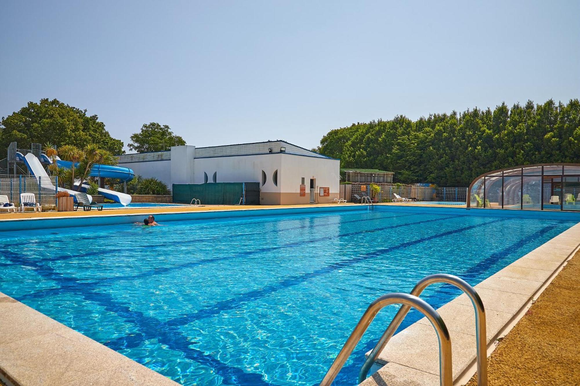 Le Bois De Pleuven Camping *
